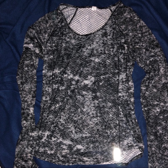 Under Armour Workout shirt - Picture 1 of 7